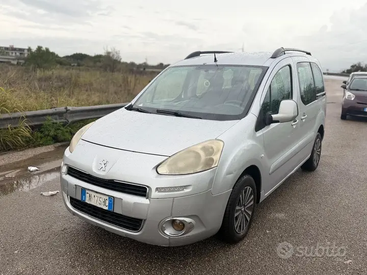 Peugeot Partner Tepee 2013 photo 2