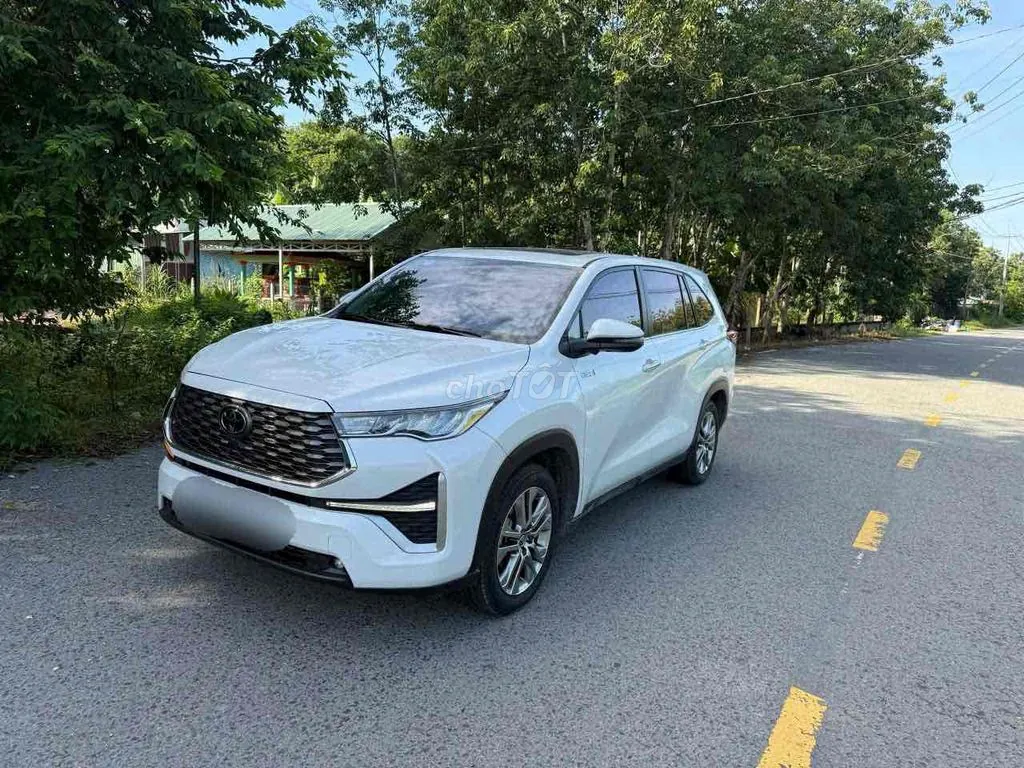Toyota Innova Cross