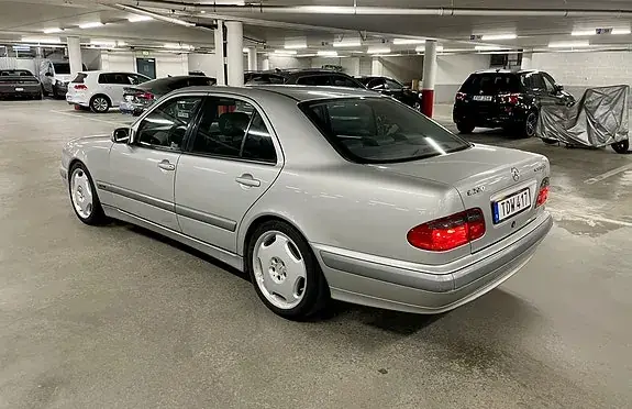 Mercedes-Benz E 200 2002 photo 2