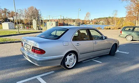 Mercedes-Benz E 200 2002 photo 3