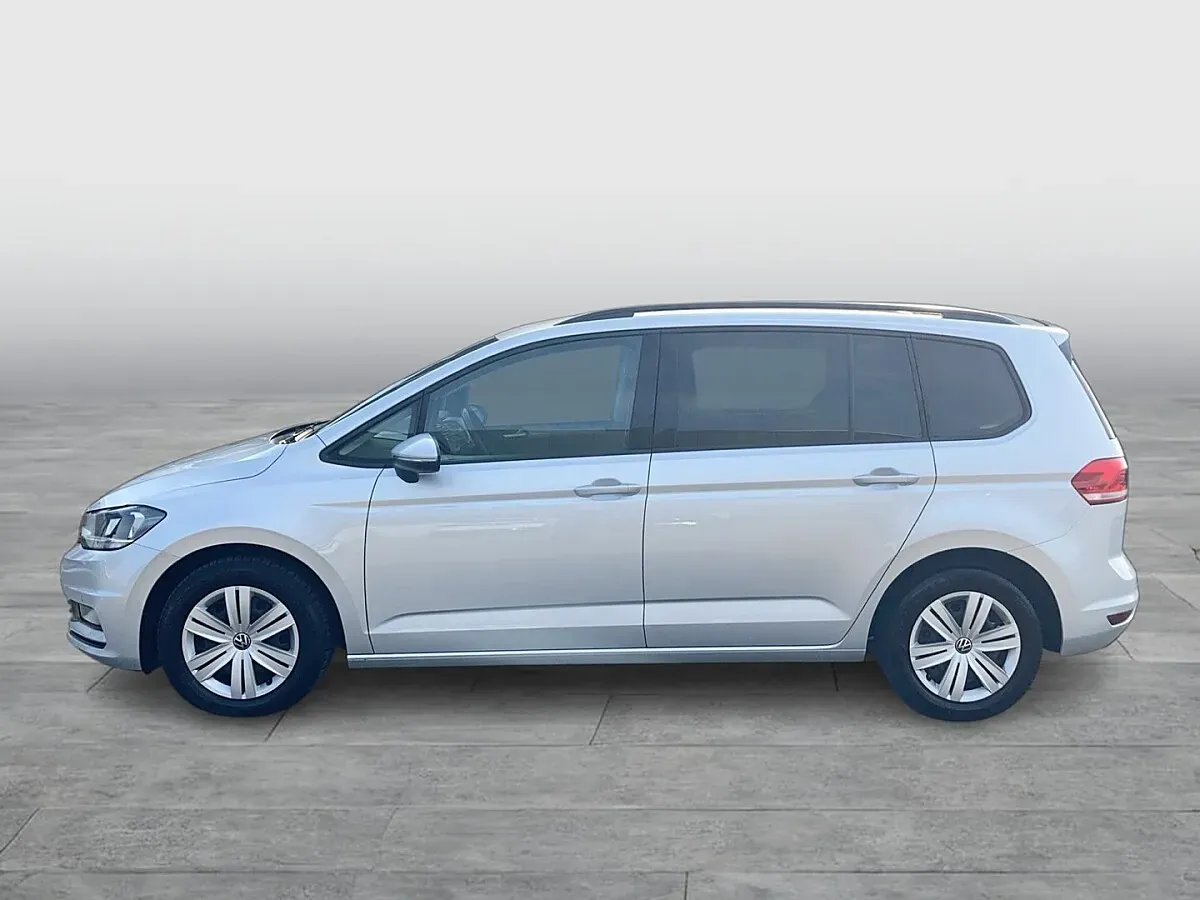 Volkswagen Touran 2023 photo 2