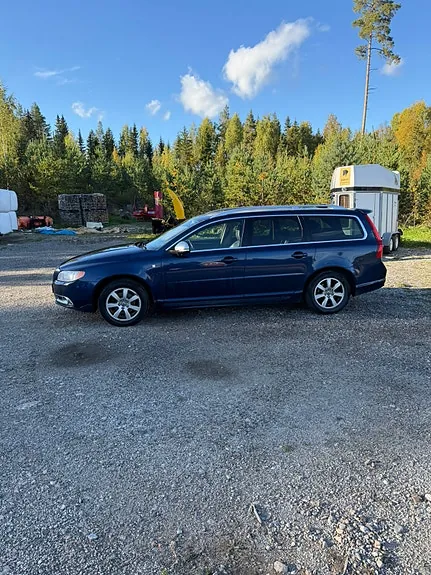 Volvo V70 2012 photo 2