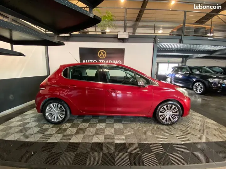 Peugeot 208 2017 photo 3