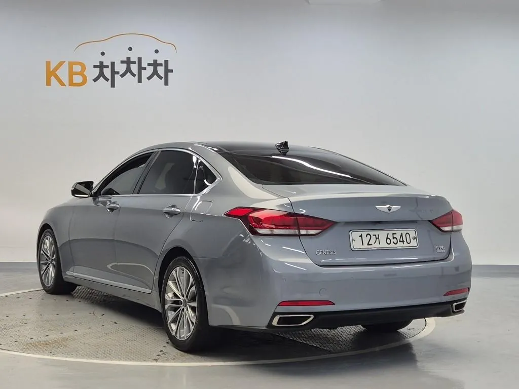 Hyundai Genesis 2014 photo 2