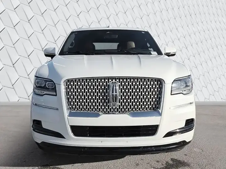 Lincoln Navigator 2023 photo 2
