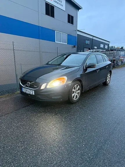 Volvo V60 2013 photo 2