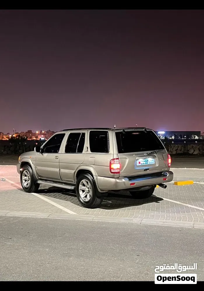 Nissan Pathfinder 2004 photo 2