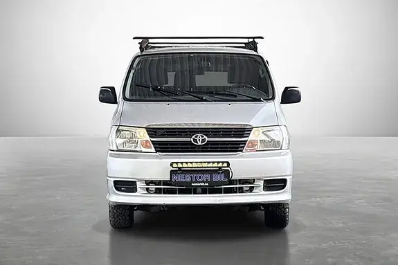 Toyota Hiace 2010 photo 2