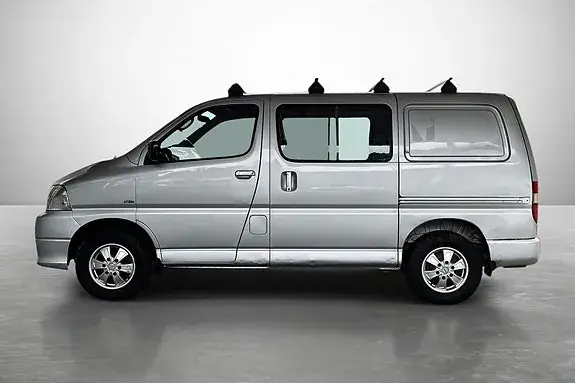 Toyota Hiace 2010 photo 4