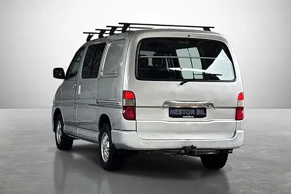 Toyota Hiace 2010 photo 5