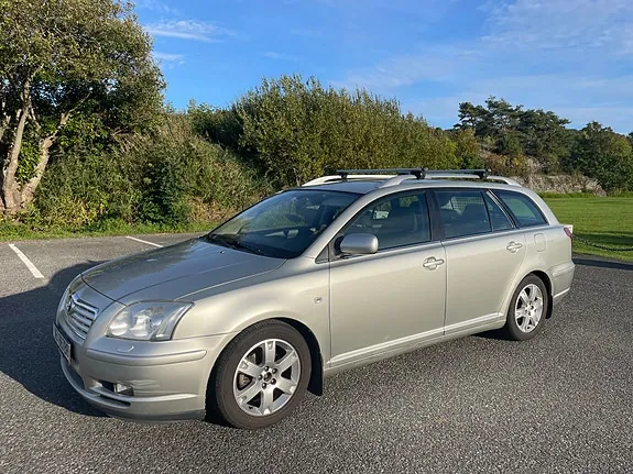 Toyota Avensis 2004 photo 2