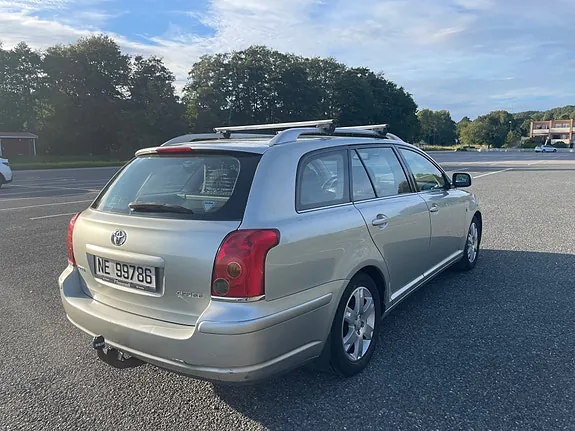 Toyota Avensis 2004 photo 4