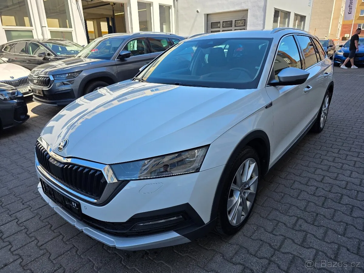 Skoda Octavia 2023 photo 2