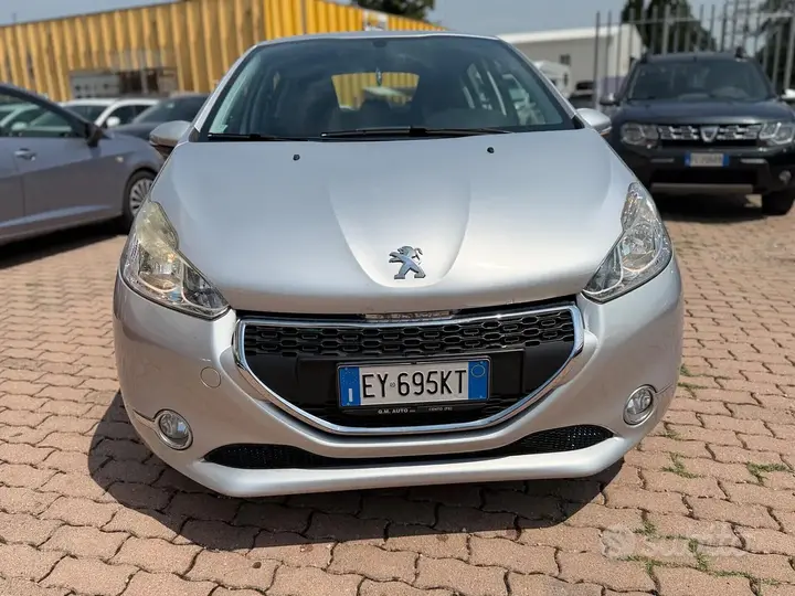 Peugeot 208 2015 photo 2