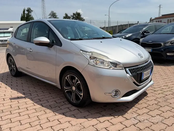 Peugeot 208 2015 photo 3