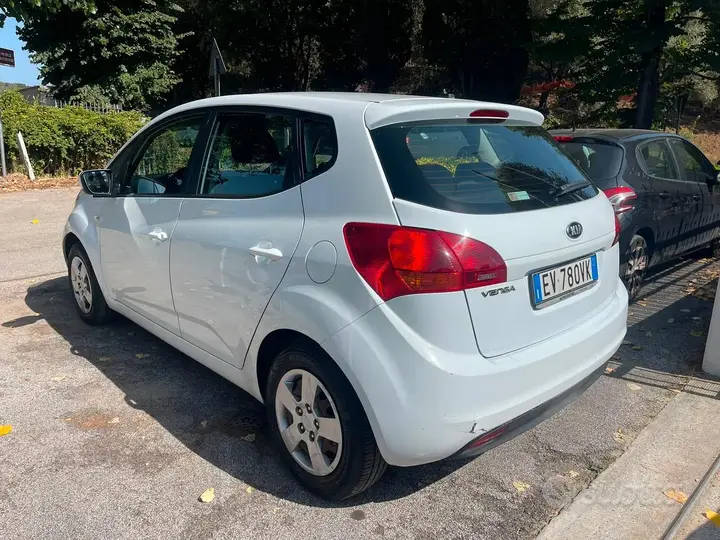 Kia Venga 2014 photo 4