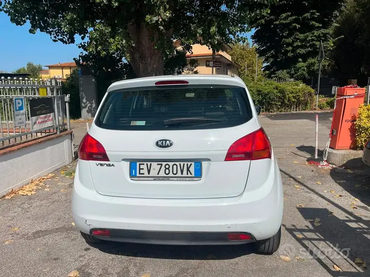 Kia Venga 2014 photo 5