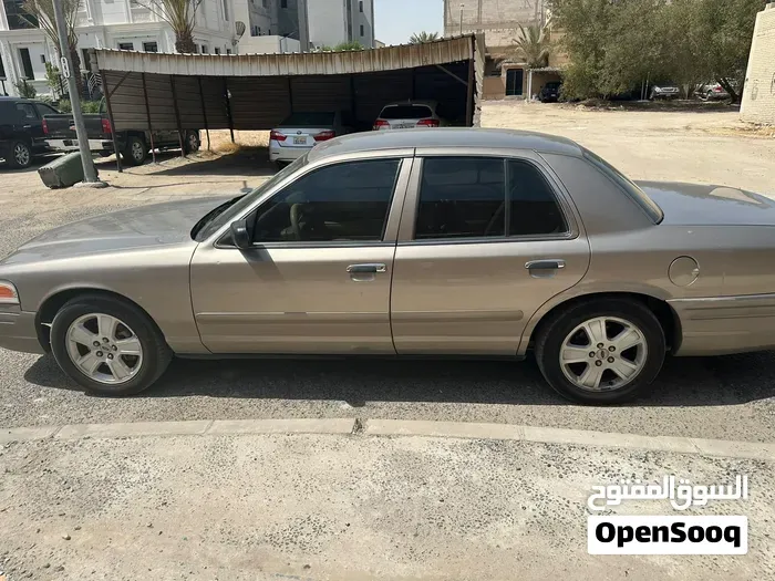 Ford Crown Victoria 2006 photo 3