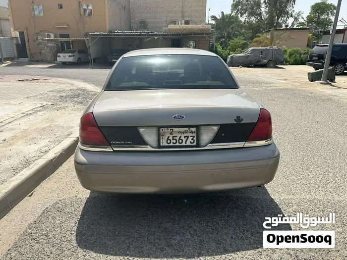 Ford Crown Victoria 2006 photo 2