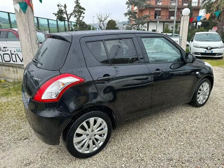 Suzuki Swift 2012 photo 4