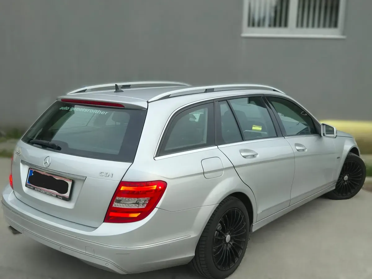 Mercedes-Benz C-Class 2011 photo 2