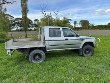 Toyota Hilux 1992 photo 2
