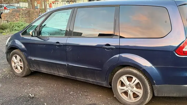 Ford Galaxy 2009 photo 3