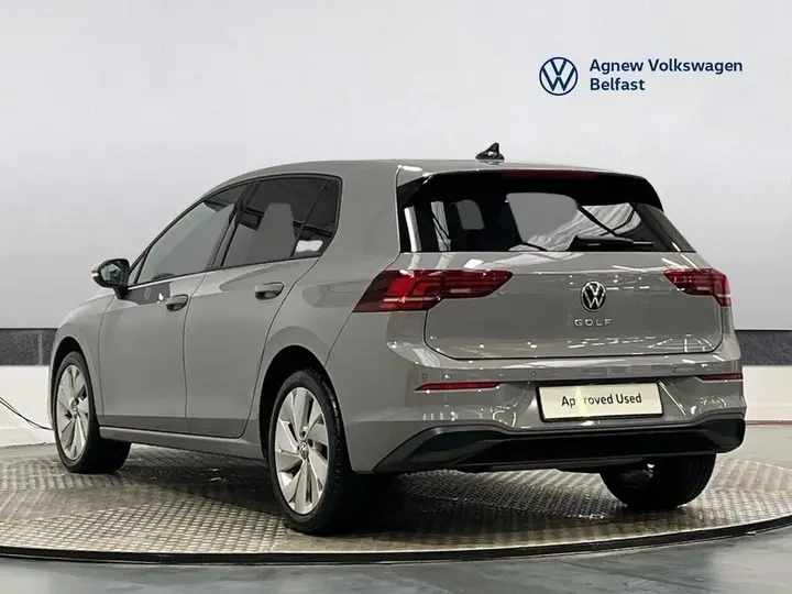 Volkswagen Golf 2025 photo 3