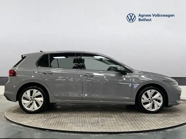 Volkswagen Golf 2025 photo 4