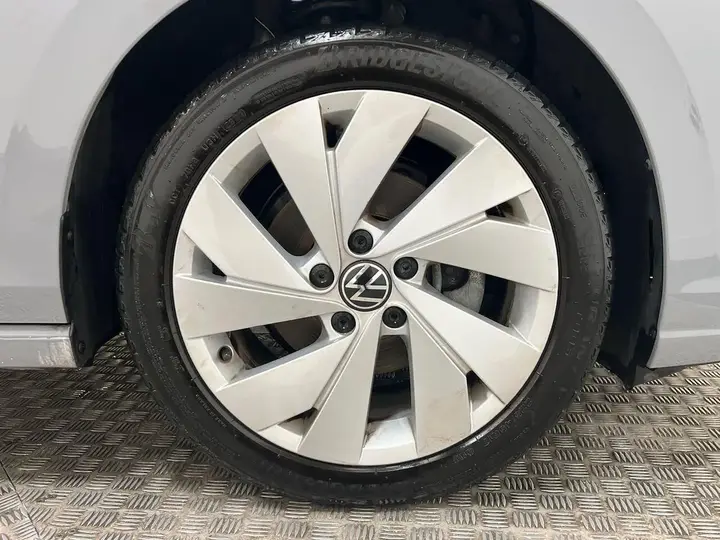 Volkswagen Golf 2025 photo 5
