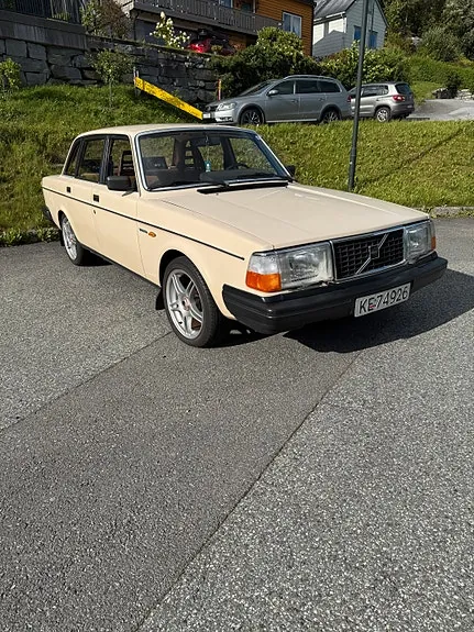 Volvo 244 1982 photo 2
