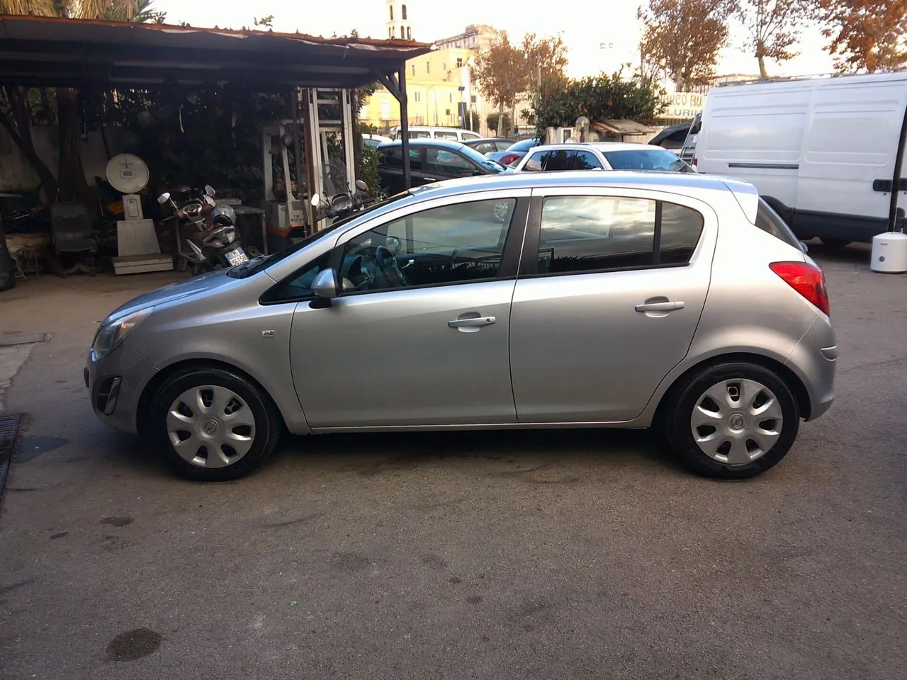 Opel Corsa 2012 photo 2