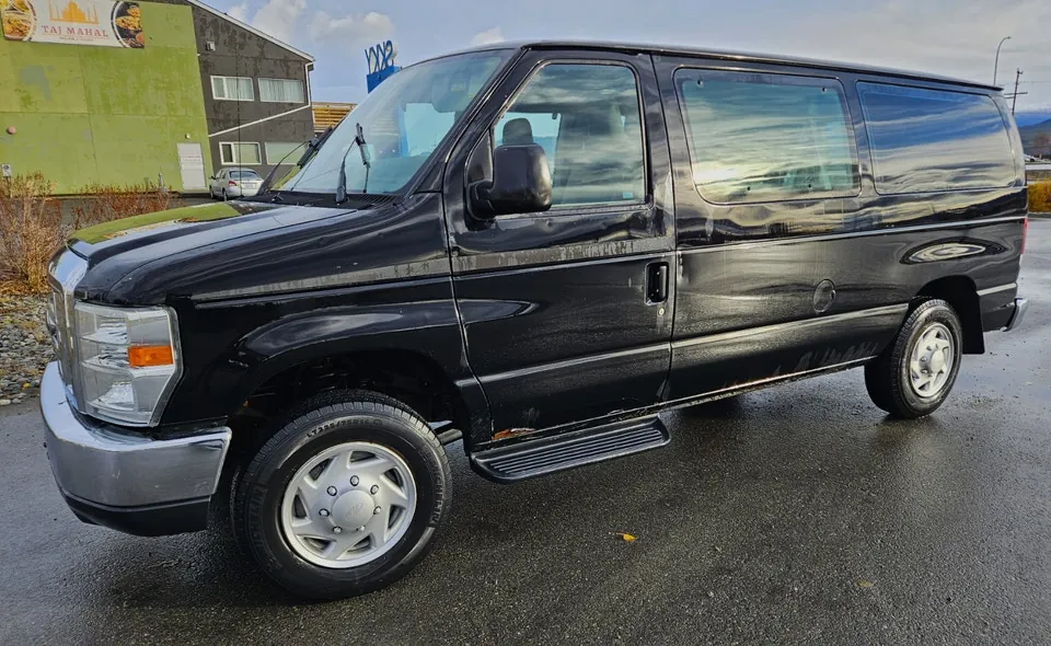 Ford E-150 2013 photo 2
