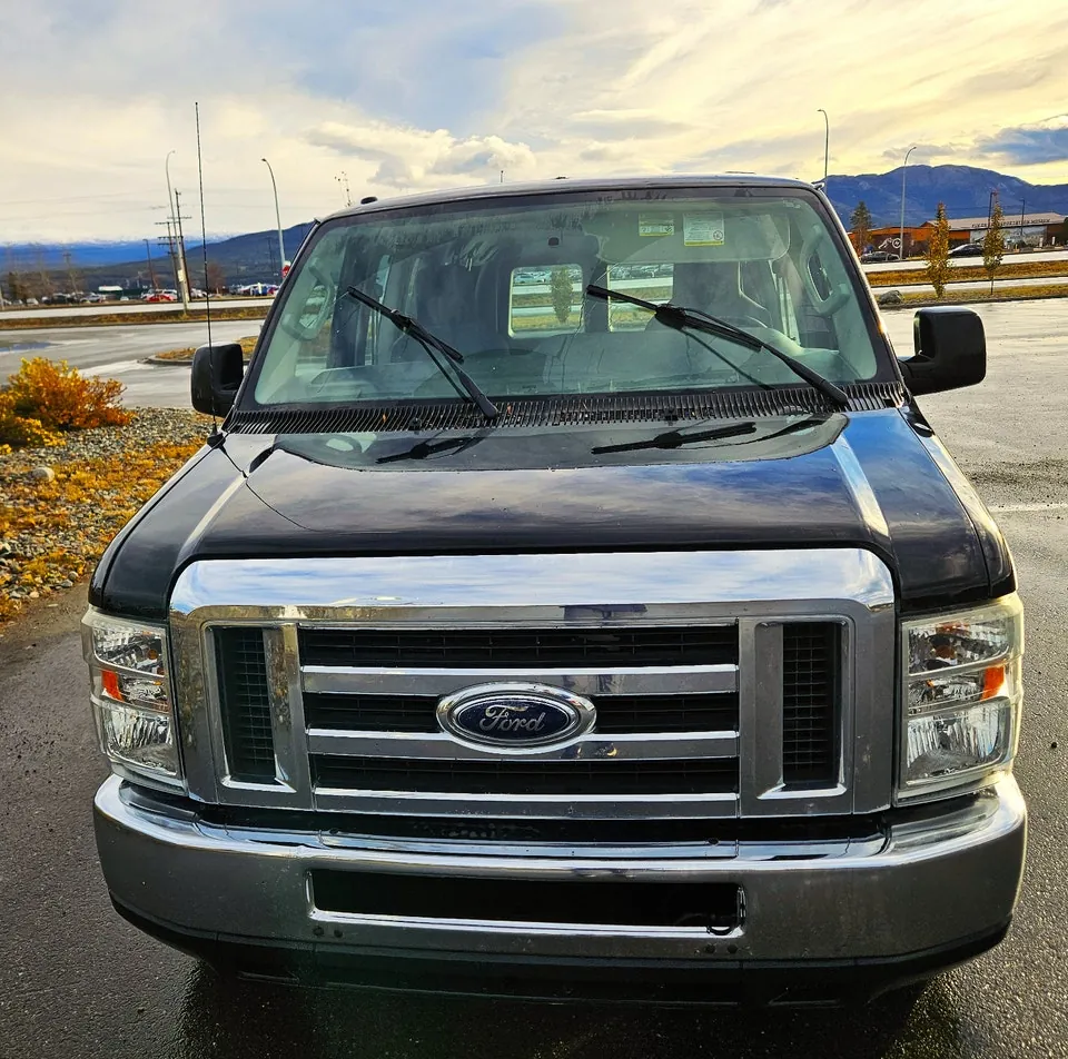 Ford E-150 2013 photo 3