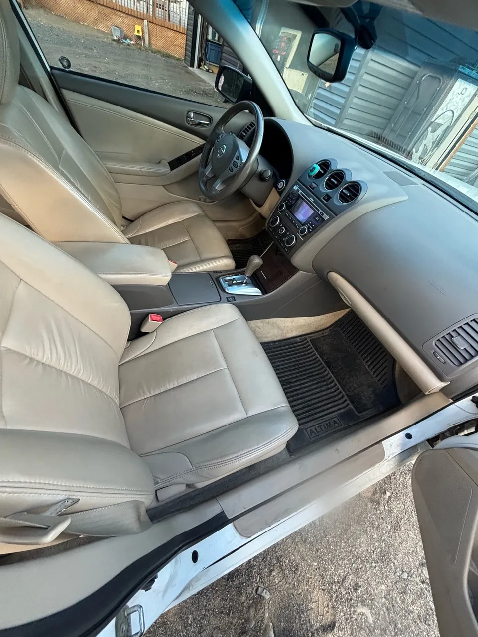 Nissan Altima 2011 photo 4