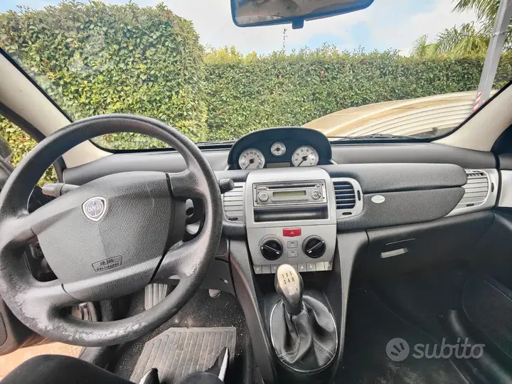 Lancia Ypsilon 2011 photo 4