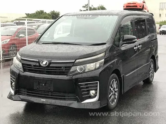 Toyota Voxy 2014 photo 2