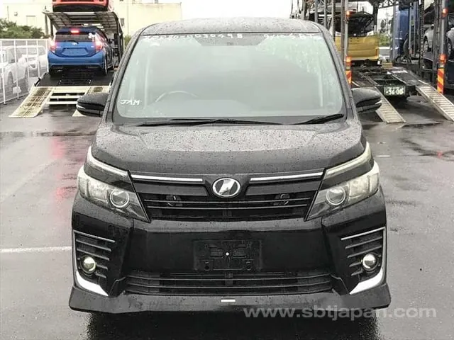 Toyota Voxy 2014 photo 5