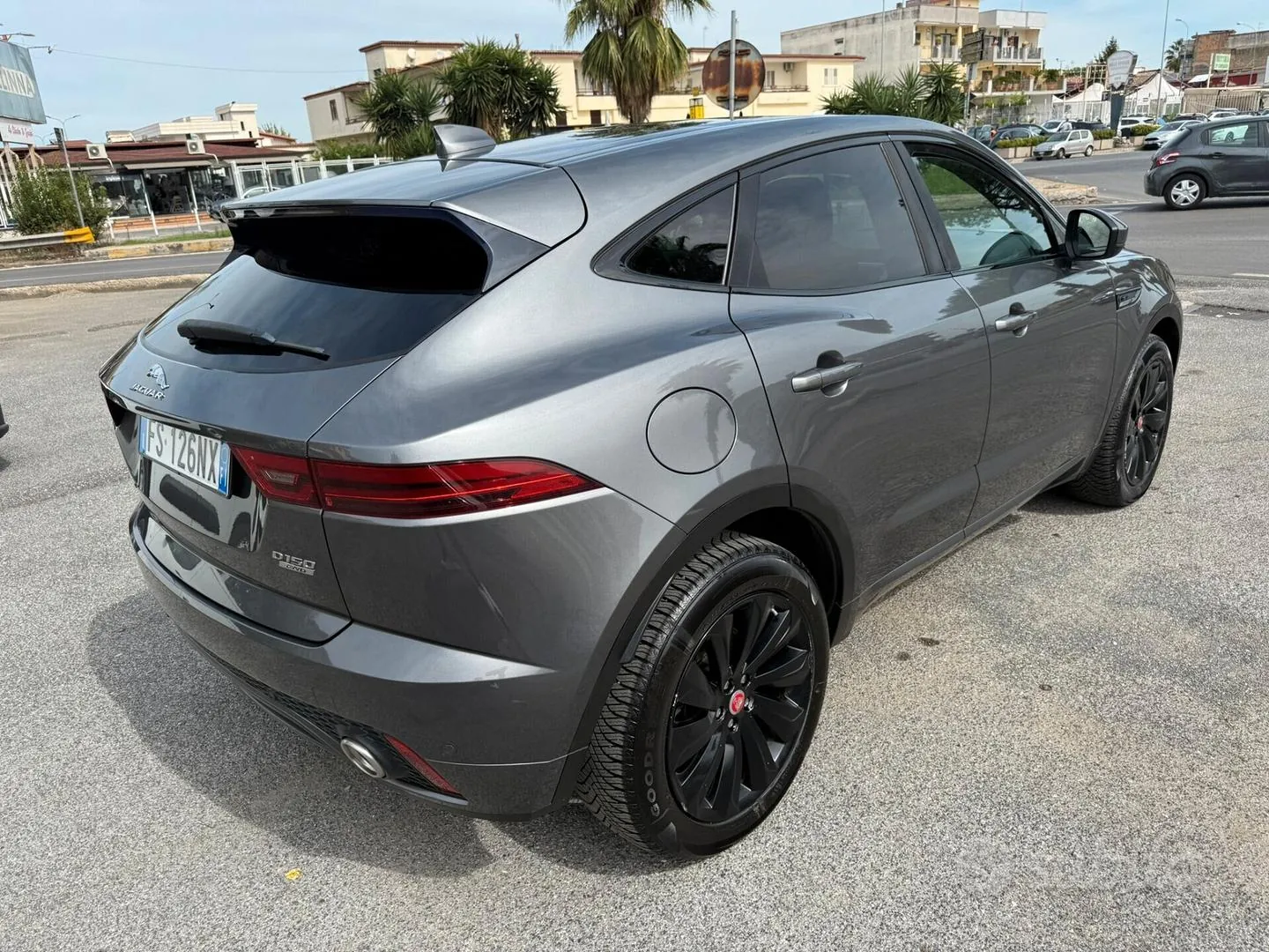 Jaguar E-Pace 2018 photo 5