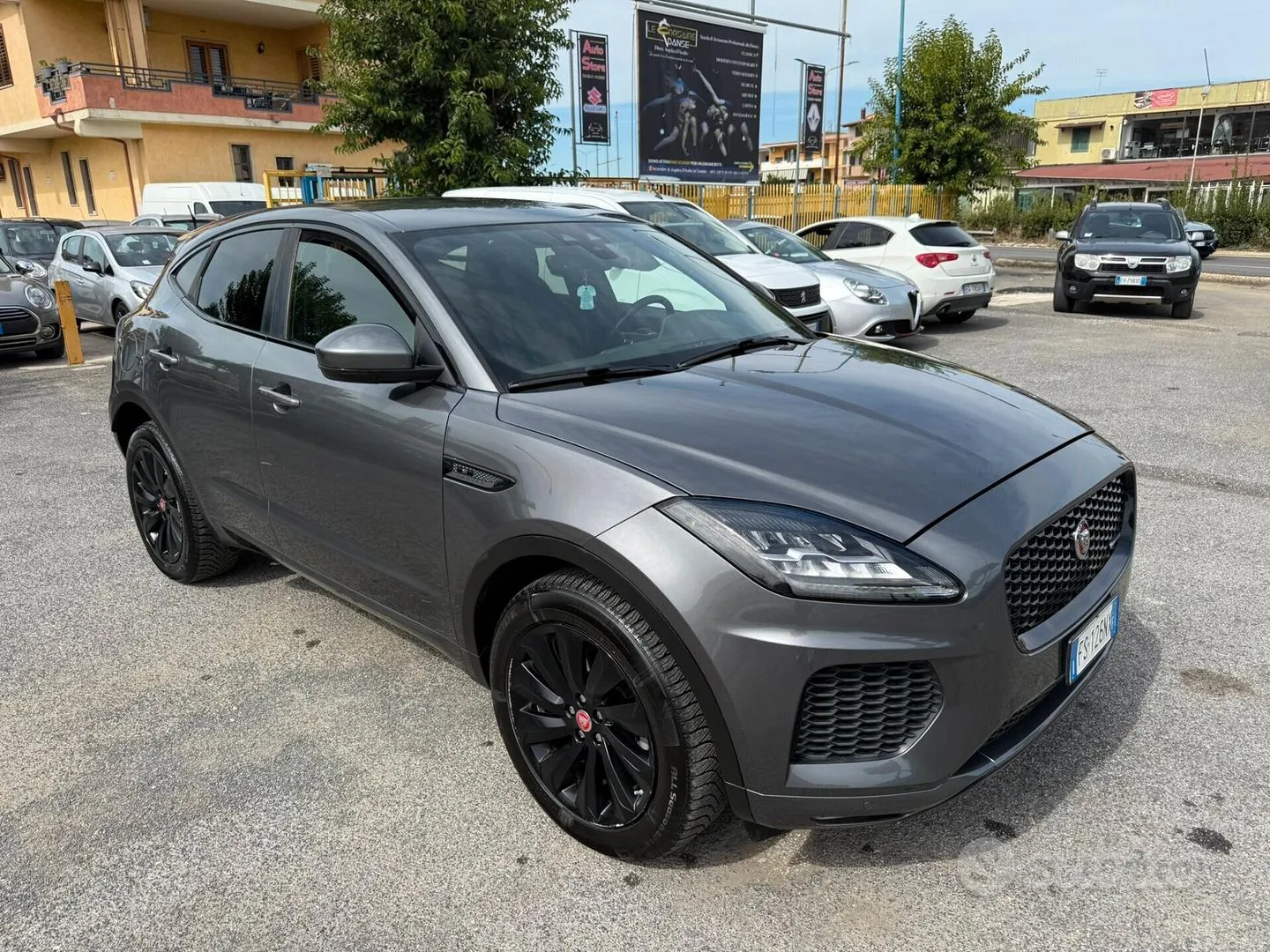 Jaguar E-Pace 2018 photo 2