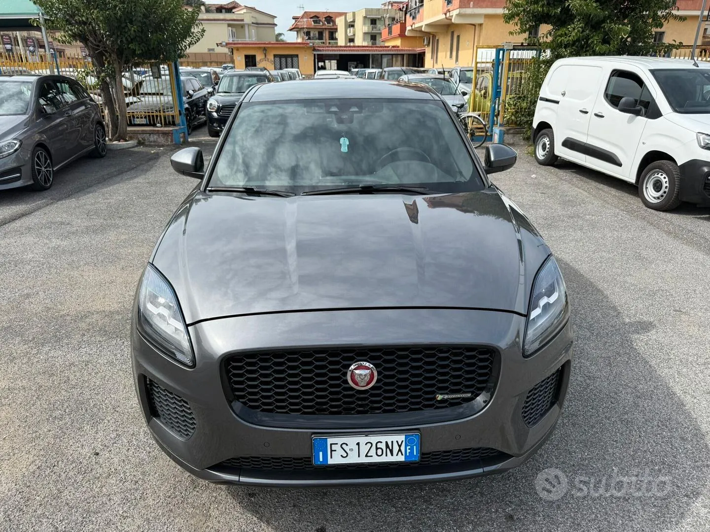 Jaguar E-Pace 2018 photo 3