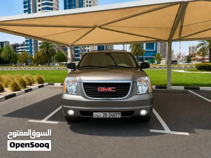 GMC Yukon 2012 photo 2