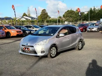 Toyota Aqua 2012 photo 4