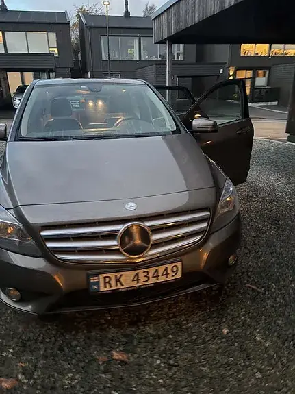 Mercedes-Benz B 180 2012 photo 3