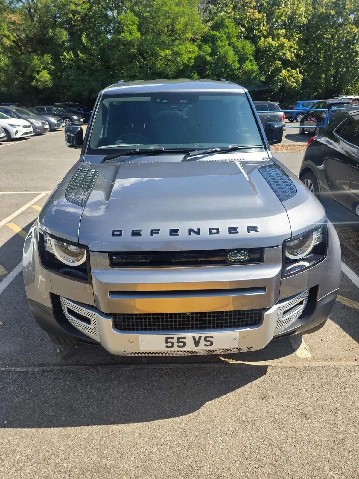 Land Rover Defender 2023 photo 5