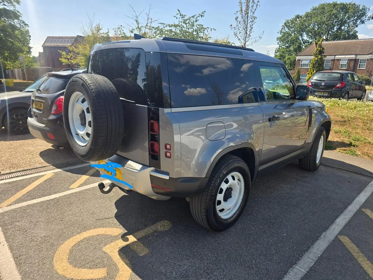 Land Rover Defender 2023 photo 4
