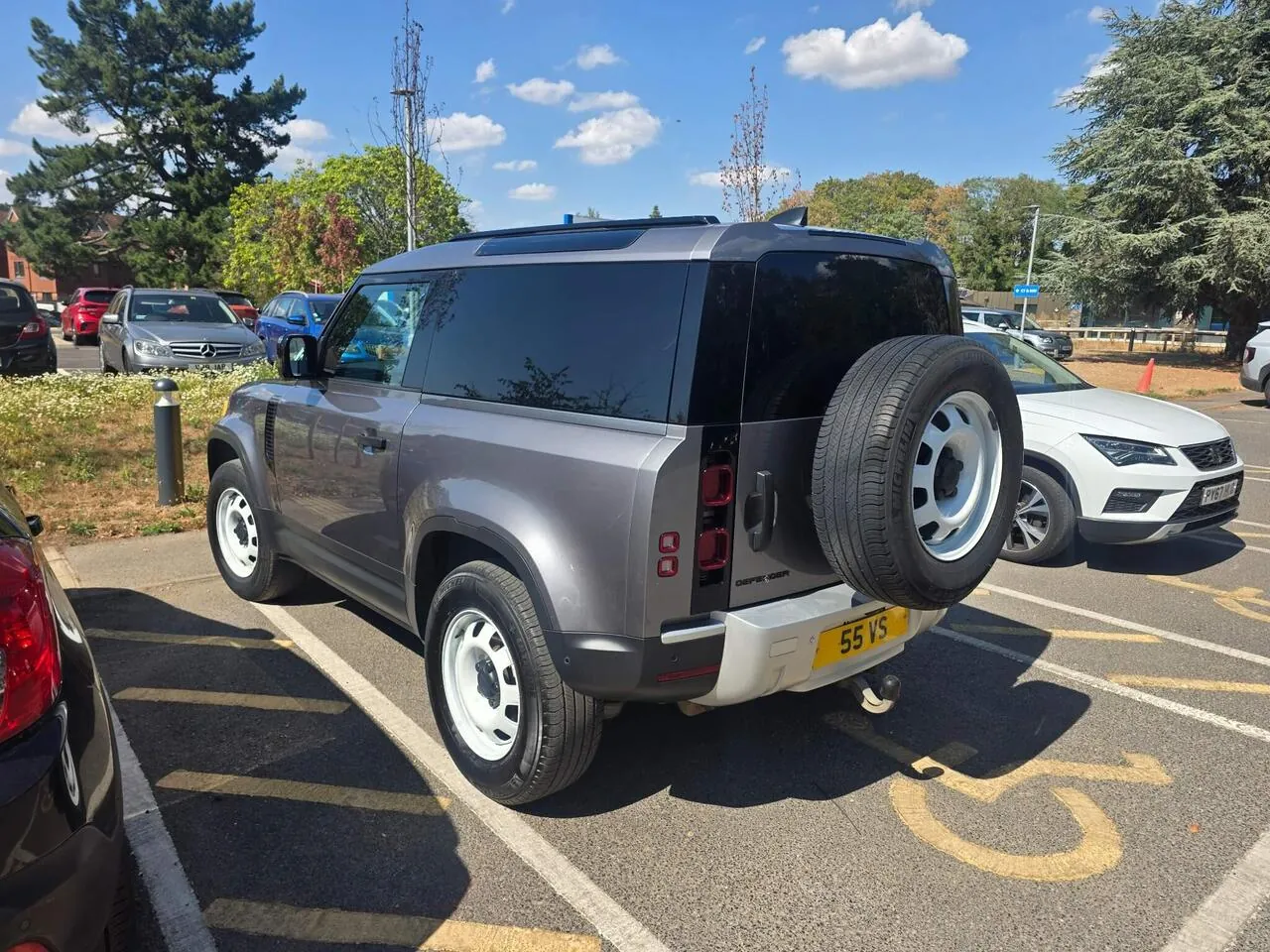 Land Rover Defender 2023 photo 3