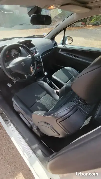 Peugeot 207 2011 photo 3