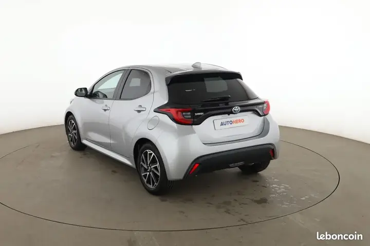 Toyota Yaris 2024 photo 2
