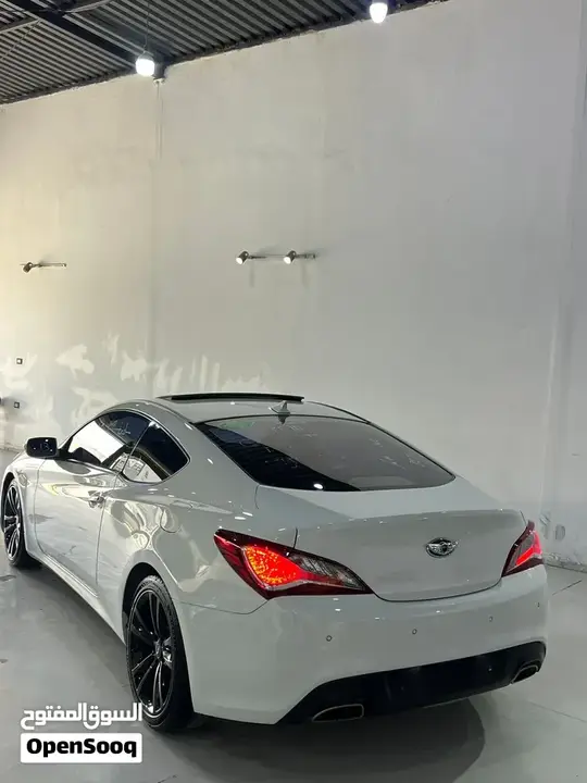 Hyundai Genesis 2010 photo 2